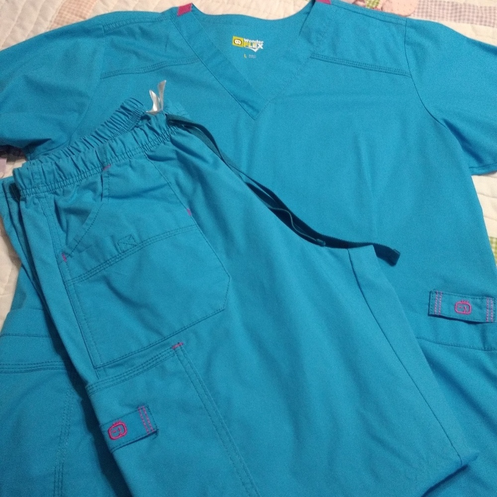 Scrub set